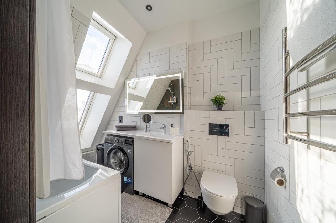 Cosy Studio Apartment In Ridzenes Residence Riga Esterno foto